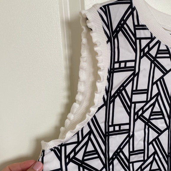 Karl Lagerfeld Paris Geometric Print Ruffle Trim Sleeveless Top Size L - Picture 6 of 9